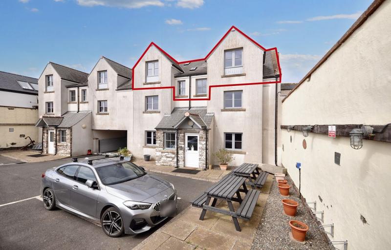 Photograph of 5 Ninians Landing, Harbour Row, Isle of Whithorn